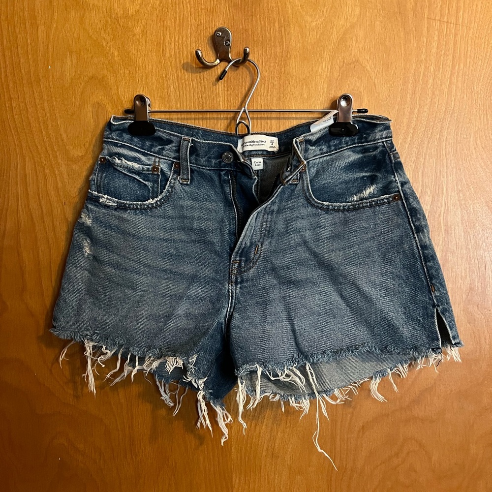 Abercrombie & Fitch distressed denim short